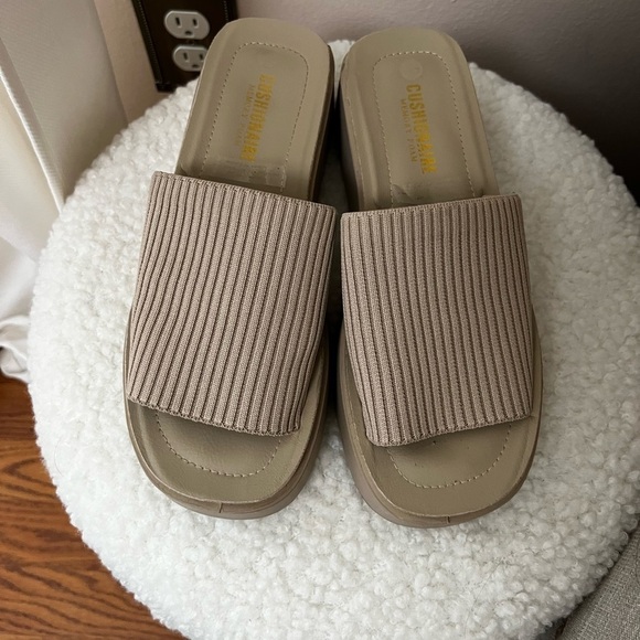 Neutral slides - Picture 1 of 5